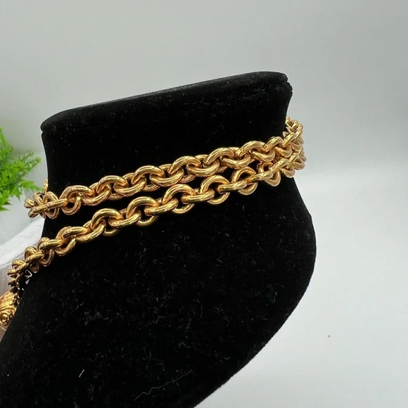 Chanel 24k gold plated vintage large CC logo necklace ❤️ - Picture 7 of 7